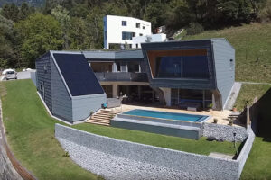 Haus K. v Dölsachu s aluminiovými fasádami a střechami