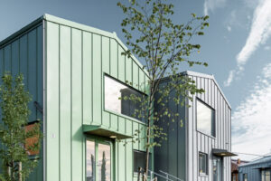 Bør Hill – domy jako pestrobarevný koberec