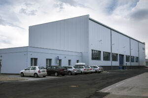 Výrobní hala v pasivním standardu s okny GENEO