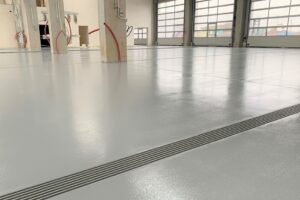 Nízké žlaby PG 150 EVO v servisním středisku pro kamiony na D1