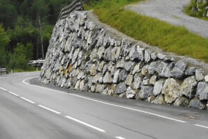 Problémy při návrhu a provádění gabionových opěrných stěn