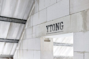 Masivní střecha z Ytongu: Ochrana proti letnímu přehřívání bez klimatizace