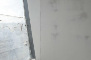 Knauf řešení detailů napojení sádrokartonových příček k prosklené fasádě