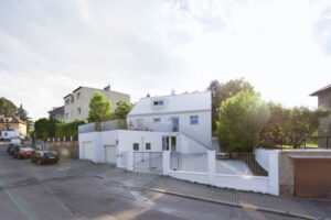 První fáze rekonstrukce okálu začala pod střechou