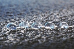 Jak předcházet vzniku a růstu řas a plísní na fasádách