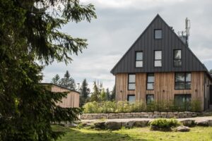 Rozhledna Královka a výhledy po nových střechách Ruukki