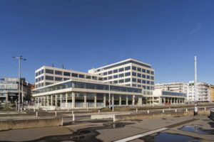 Do funkcionalistické budovy na Bubenské se po mnoha letech vrací život