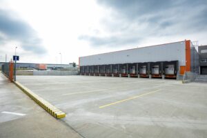 HSF System: dokončili velkokapacitní logistické centrum v Praze i moderní tělocvičnu v Hrobu