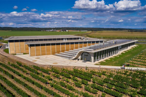 Střešní odvodnění sídla vinařství Lahofer s inovativní technologií Wavin Quickstream