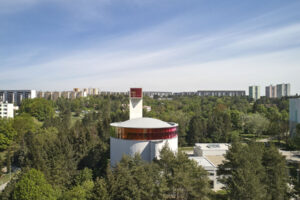 Kostel z pevného, pravdivého a živého materiálu