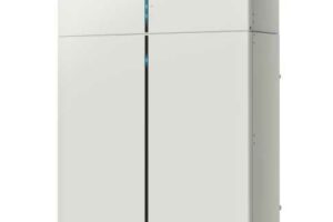 DZ Dražice otevírá novou divizi fotovoltaiky a představuje hybridní solární úložiště