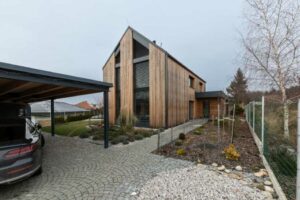 Minimalismus se sedlovou střechou aneb dům s tváří