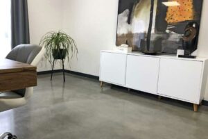 Odolná podlaha industriálního vzhledu