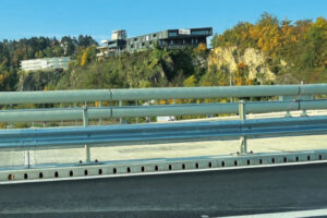 Barrandovský most odvodněn obrubníkovým systémem