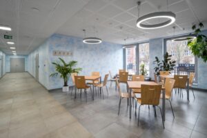 RAKO v objektech ústecké univerzity:  Pestrost oblečení studentů vyvažují neutrální obklady