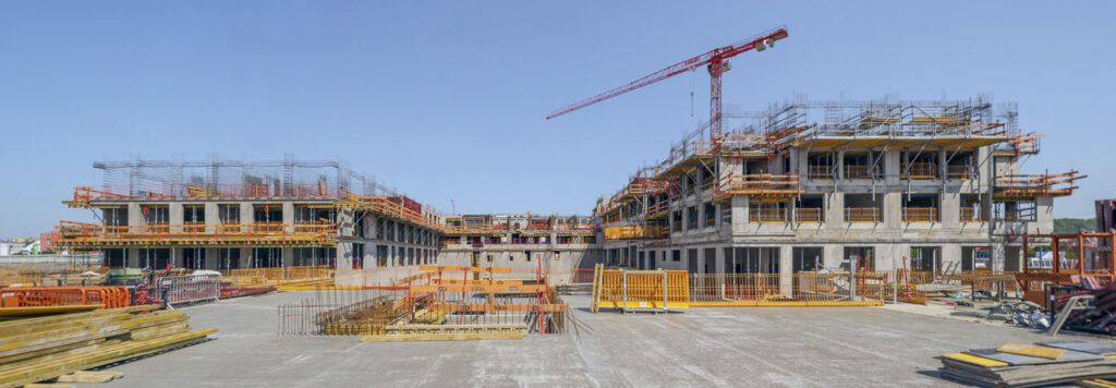 Nová rezidenční čtvrť Tesla Hloubětín v Praze 9 na ploše téměř 67 000 m2 je jedním z největších rezidenčních projektů současnosti. Na brownfieldu po bývalém podniku na výrobu rádií a televizí vyroste postupně zhruba 1 500 nových bytů pro více než 3 tisíce lidí.